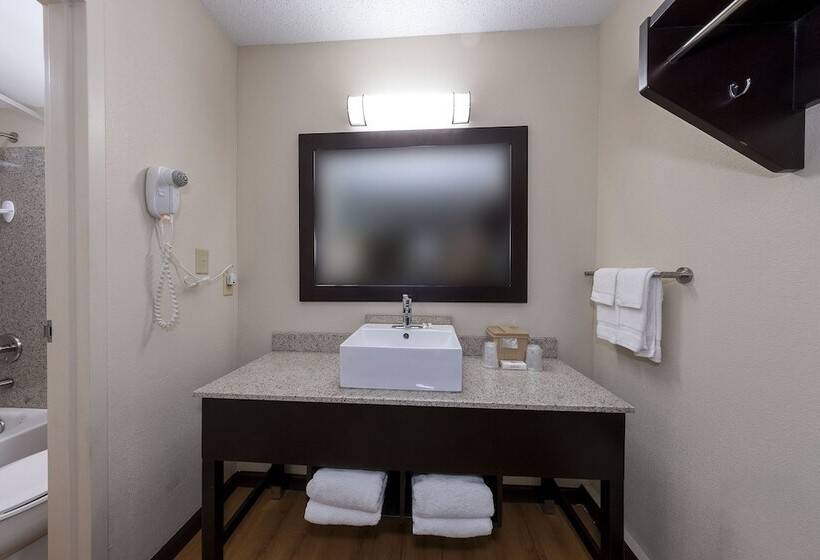 プレミアムルーム, Red Roof Inn Plus+ Huntsville – Madison