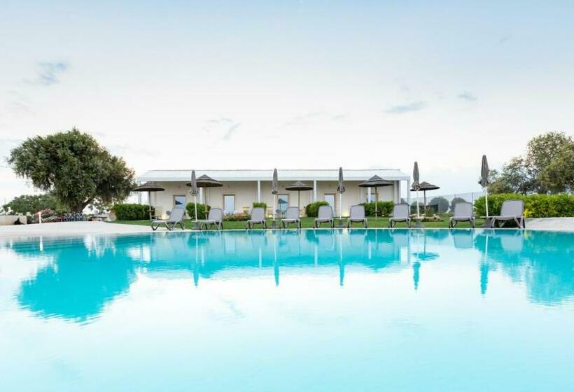 اتاق لوکس با چشم‌انداز استخر, Addauro Resort