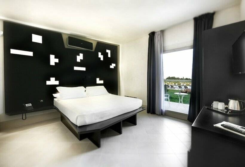 اتاق لوکس با چشم‌انداز استخر, Addauro Resort