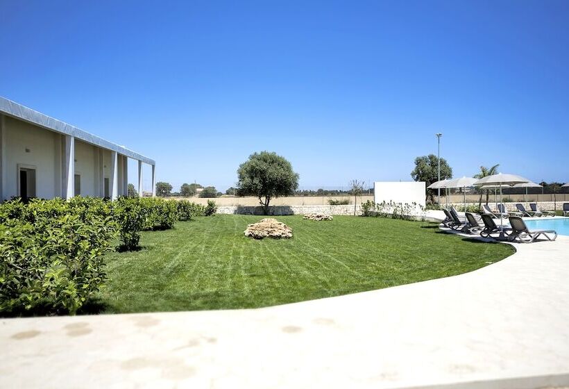 اتاق لوکس با چشم‌انداز استخر, Addauro Resort