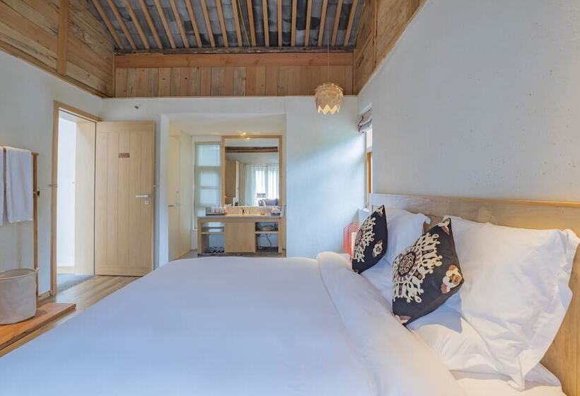 Quarto Superior, Arro Khampa By Zinc Journey Lijiang