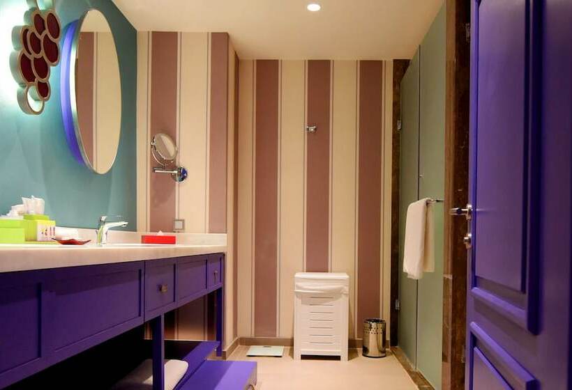 سوییت خانوادگی, The Land of Legends Kingdom Hotel  All in Concept