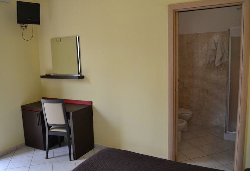 اتاق استاندارد سه نفره, Resort Villa Hermosa