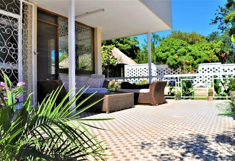 اتاق استاندارد با سرویس بهداشتی مشترک, Natwange Backpackers