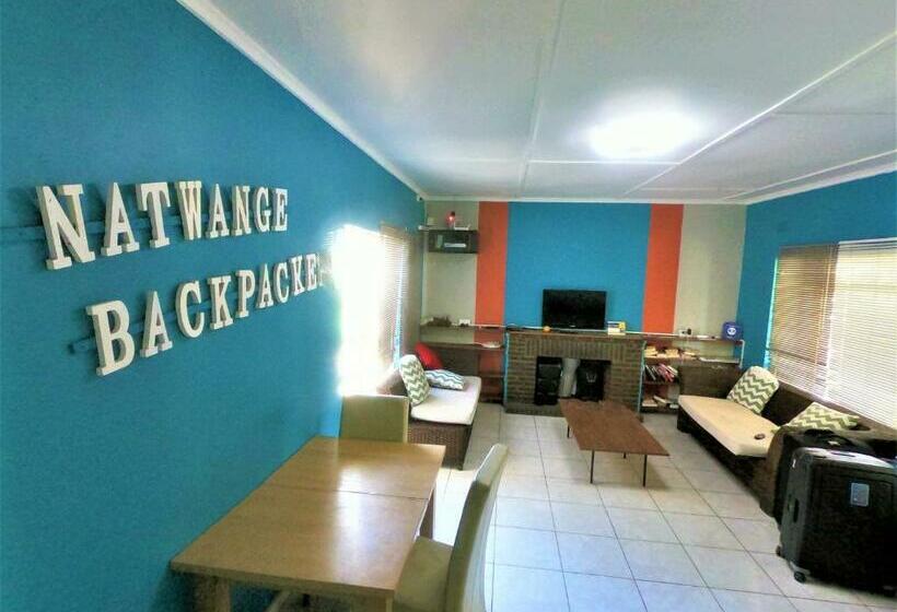 اتاق استاندارد سه تخته با سرویس بهداشتی مشترک, Natwange Backpackers