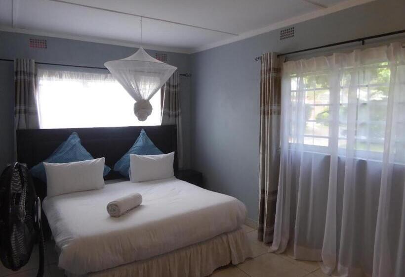 اتاق استاندارد با سرویس بهداشتی مشترک, Natwange Backpackers