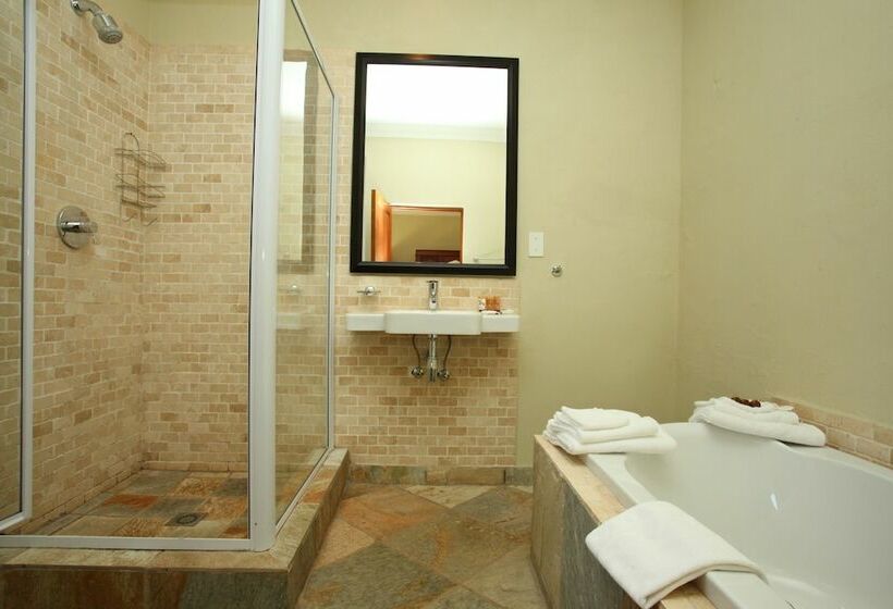 Семейный Номер, 12 On Hillel Guest Manor