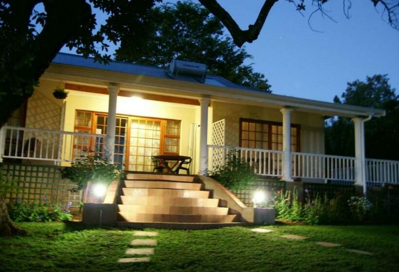 اتاق لوکس, The Jays Guest House
