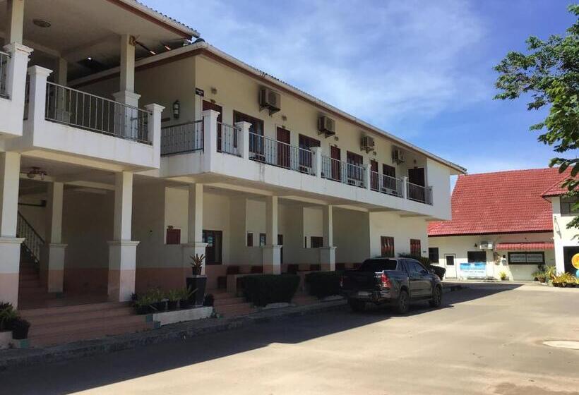 اتاق لوکس خانوادگی, Onthebeach Resort