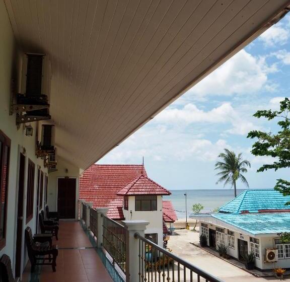 اتاق لوکس خانوادگی, Onthebeach Resort