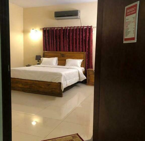 Deluxe Room, Inn Karachi