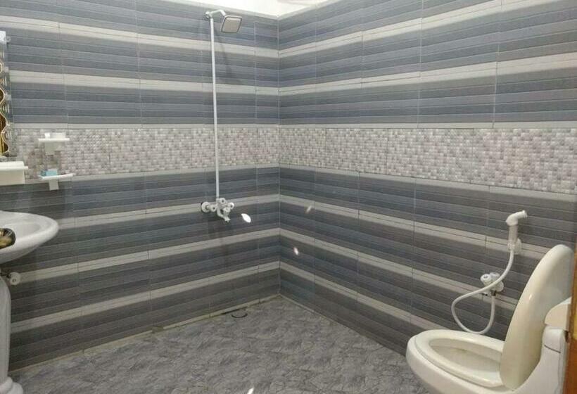 Deluxe Room, Inn Karachi