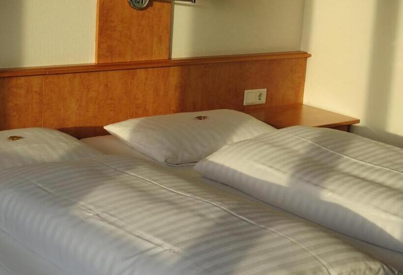 Номер Стандарт, Ates Hotel Lampertheim