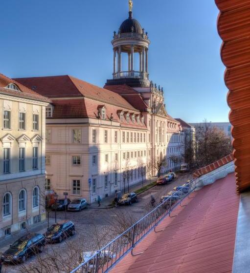 基本间, Am Großen Waisenhaus