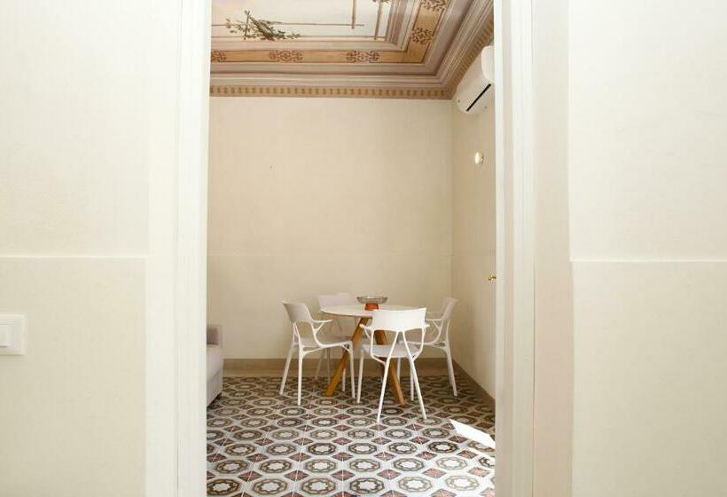 سوئیت جونیور با چشم‌انداز باغ, Versomare Room & Suite