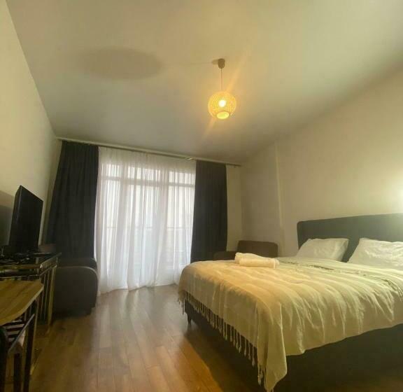 استودیوی سوپریور, Bianca Residential
