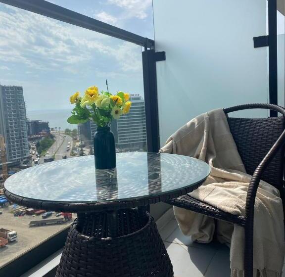 استودیوی سوپریور, Bianca Residential