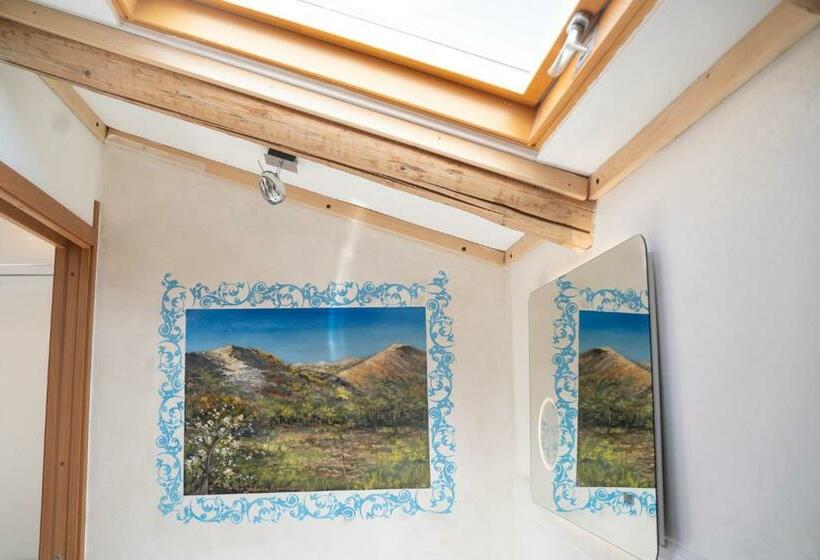 Номер Стандарт Вид на Горы, Relais Raparo