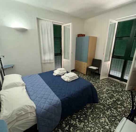 اتاق استاندارد, Yolo Rooms