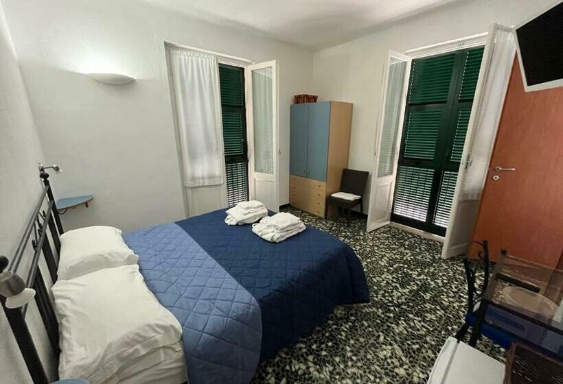اتاق استاندارد, Yolo Rooms