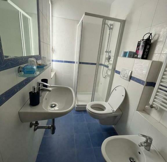 اتاق استاندارد, Yolo Rooms
