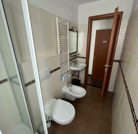 اتاق استاندارد, Yolo Rooms