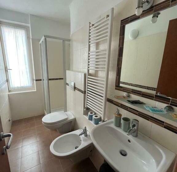 اتاق استاندارد, Yolo Rooms