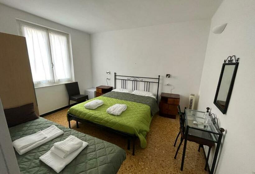 اتاق استاندارد, Yolo Rooms