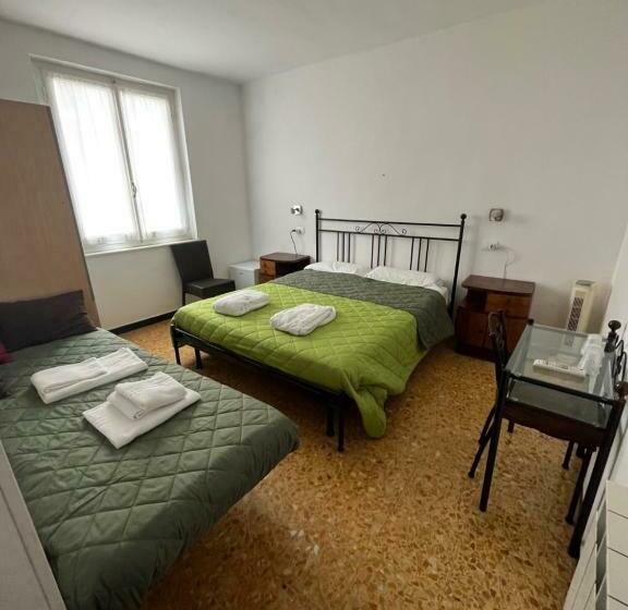 اتاق استاندارد, Yolo Rooms