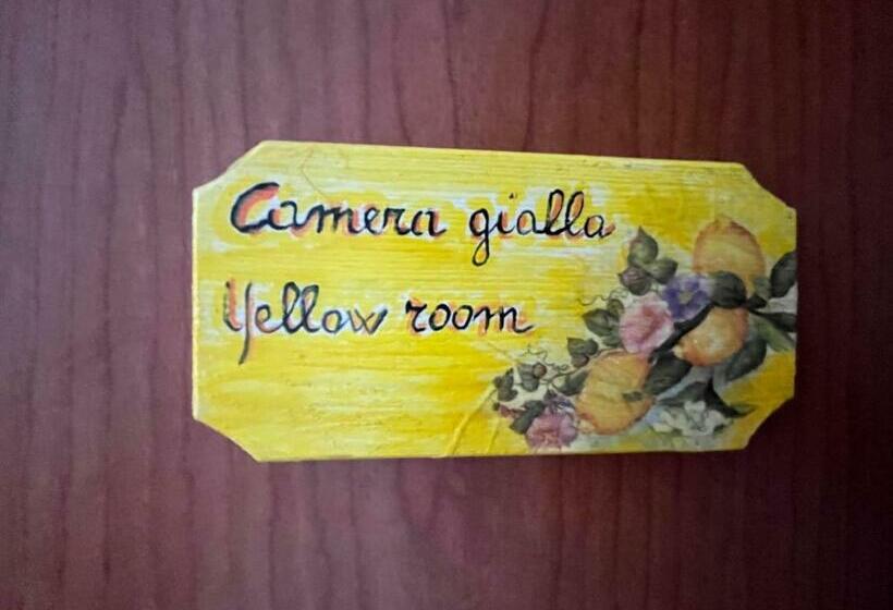 اتاق استاندارد, Yolo Rooms