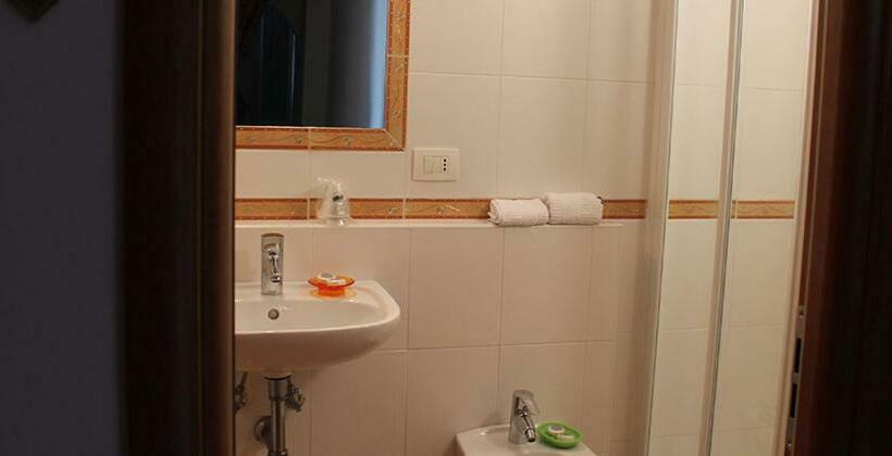 اتاق استاندارد, Yolo Rooms