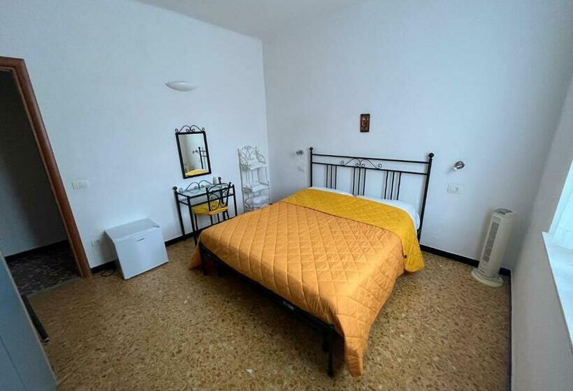 اتاق استاندارد, Yolo Rooms