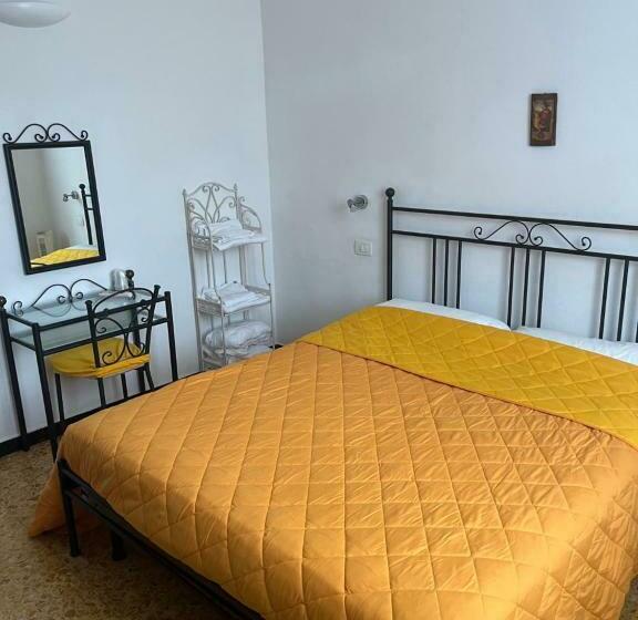 اتاق استاندارد, Yolo Rooms