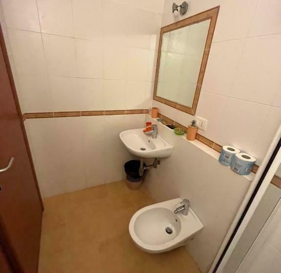 اتاق استاندارد, Yolo Rooms