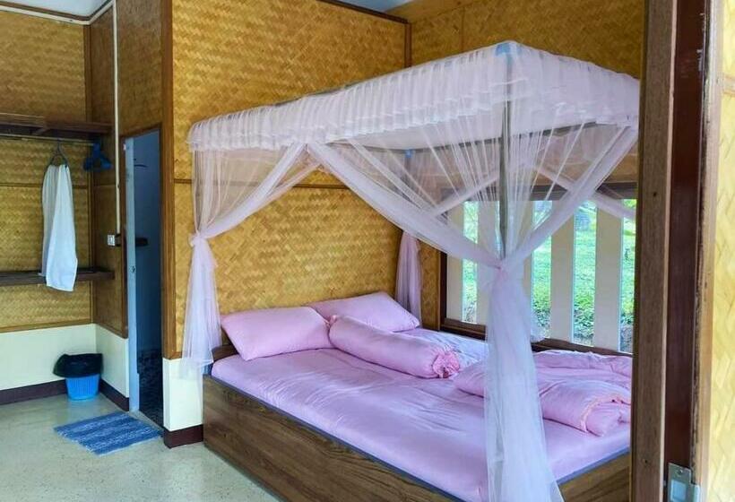 اتاق استاندارد با چشم‌انداز استخر, Phonphusang Utopia Farmstay