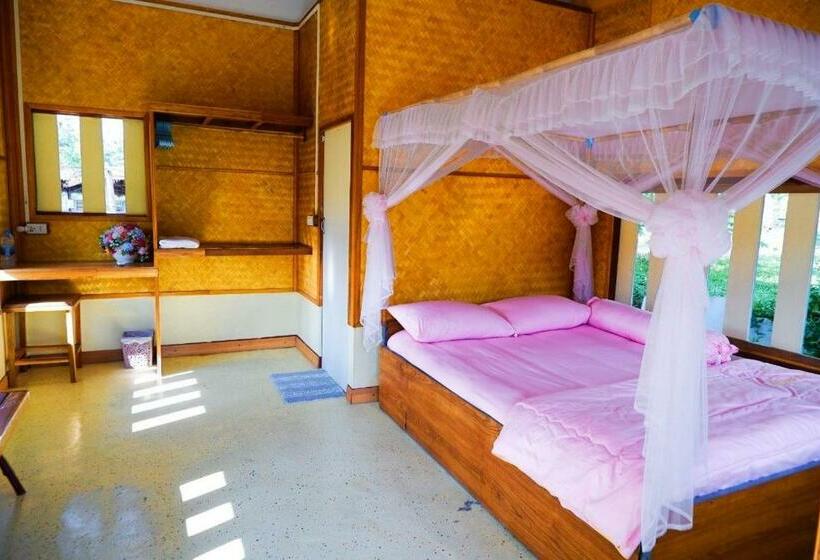 اتاق استاندارد با چشم‌انداز استخر, Phonphusang Utopia Farmstay