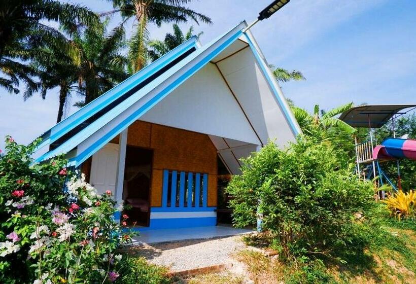 اتاق استاندارد با چشم‌انداز استخر, Phonphusang Utopia Farmstay