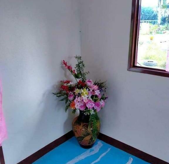 اتاق استاندارد با چشم‌انداز استخر, Phonphusang Utopia Farmstay