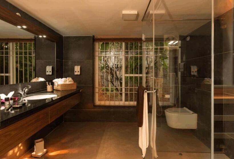 家庭间, Orchid Tree Wellness Retreat