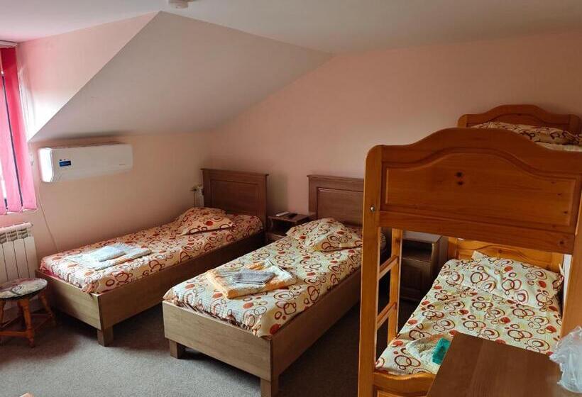Четырехместный Номер Economy, Motel Azur Km36