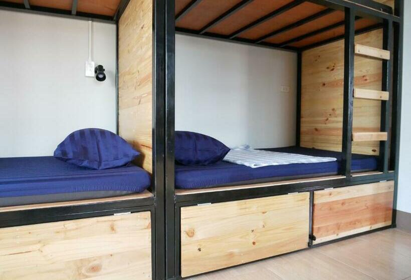Кровать в Общей Комнате, Eq Hostel