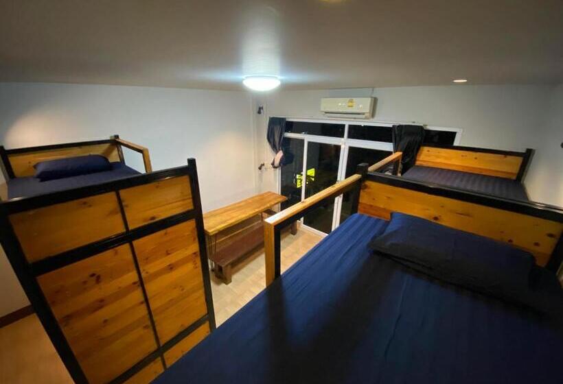 Кровать в Общей Комнате, Eq Hostel