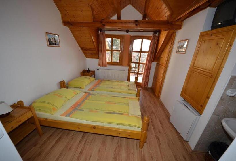 اتاق استاندارد با بالکن, Castle House