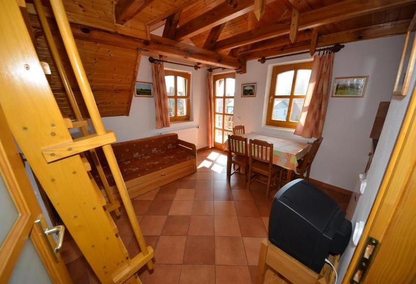 سوئیت 2 خوابه, Castle House