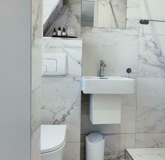 Quarto Estandar Individual, Avaton   1 Min Du Palais   Cannes Centre