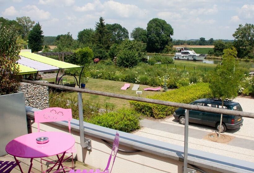Люкс Вид на Реку, Logis Hôtel Terre De Loire