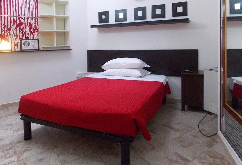 标准三人间, Hostel Colours
