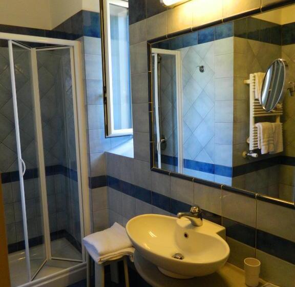 Quarto Triplo Estandar com Sacada, Villa Hermosa