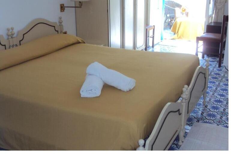 Quarto Economy, Villa Hermosa