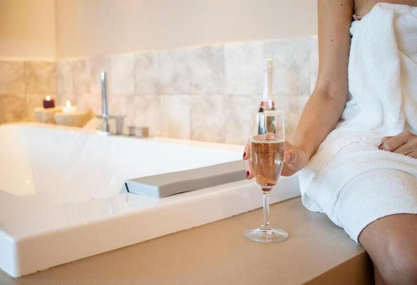 Júnior Suíte com Hidromassagem, Dimorae Rooms And Suites   Apartments